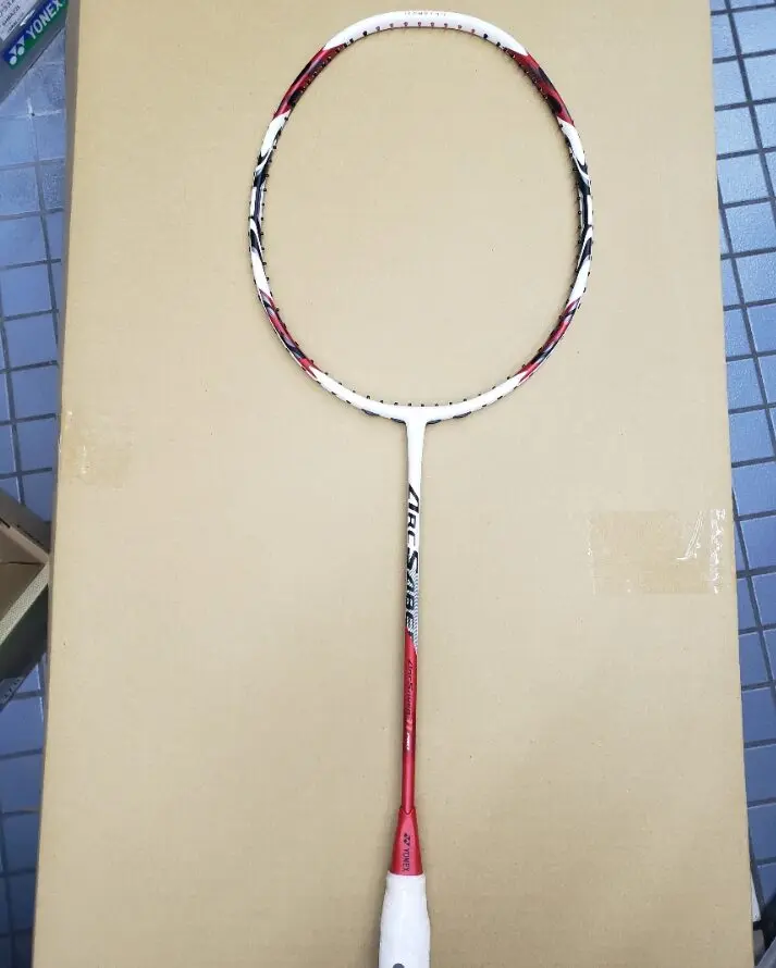 バドミントンラケット ArcSaber 11 赤/白 Amazon | YONEX ARCSABER シリーズ バドミントン ラケット 2017-2018