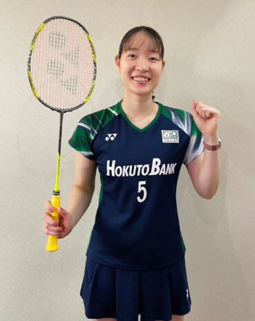 女子ダブルスプレイヤー：松本麻佑のラケット