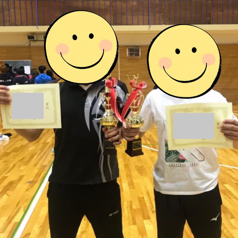 写真は、優勝したときのものです(左が私)